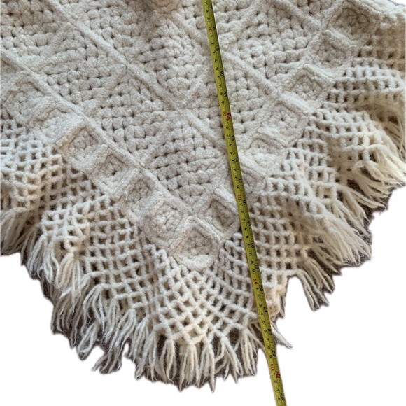 cape shawl, Handmade vintage crochet poncho off white | extra small - Picture 5 of 8